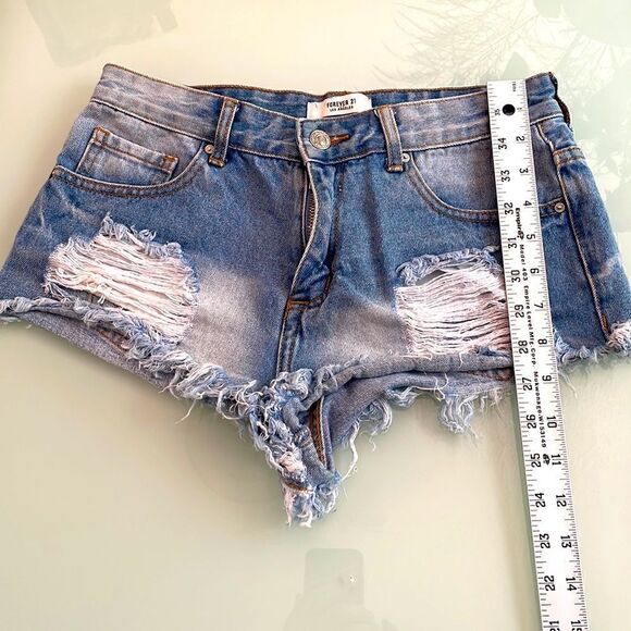 Forever 21 denim shorts 27 blue distressed - Picture 2 of 4